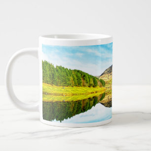 Dovestone Reservoir in de winter Extra Grote Beker