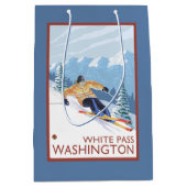 Downhhill Snow Skier - White Pass, Washington Medium Cadeauzakje (Voorkant)
