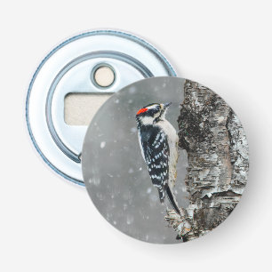 Downy Woodpecker in sneeuw - Originele foto Button Flesopener
