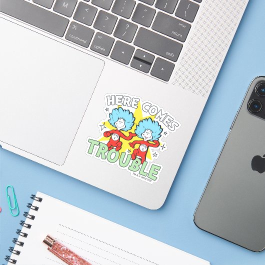 Dr. Seuss | Het eerste ding twee hier komt problem Sticker (Laptop met iPhone)