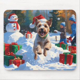 Draad Fox Terrier loopt door sneeuw met Kerstmuts Muismat