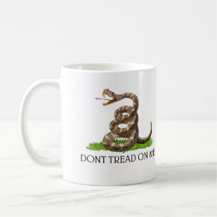 Draag me niet op de Amerikaanse Gadsden Revolution Koffiemok