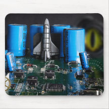 Draak kijkt naar lancering Space Shuttle