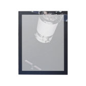 Dragon XL ruimtevaartuig nadert een maan gateway. Notitieblok (Gedraaid)