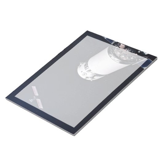 Dragon XL ruimtevaartuig nadert een maan gateway. Notitieblok (Schuin)