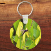 Dragonfly Blue en zwart op gras. Sleutelhanger (Voorkant)