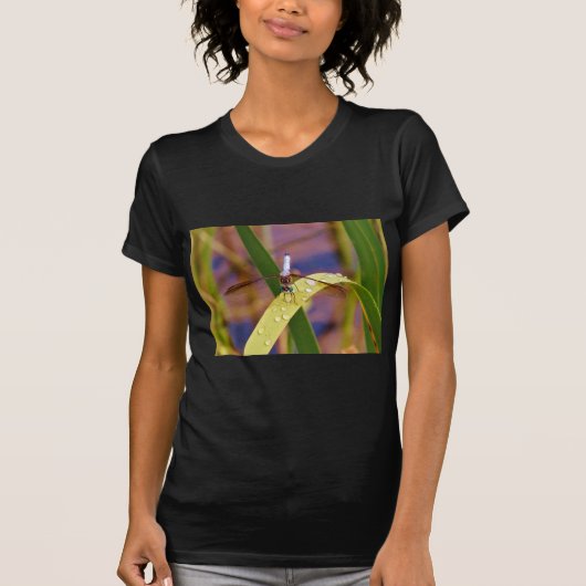 Dragonfly op regenblad t-shirt (Voorkant)