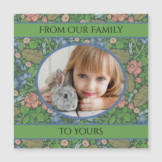 Dragonfly vliegt in een Engelse tuin (Voorkant)