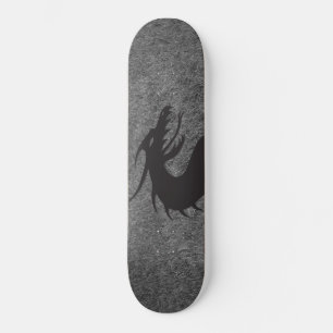 Drakensilhouet, met gras op de achtergrond, skateboard