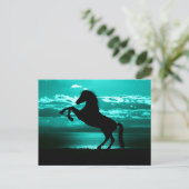 Dramatique Cheval Noir Ciel Turquoise Carte Postal (Debout devant)