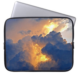 Dramatische cloudformatie laptop sleeve
