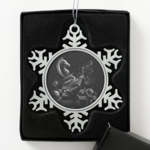 Dramatische schaakstrijd - Ridder vs. Paard Tin Sneeuwvlok Ornament