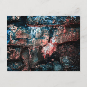 Dramatische stenen muur met rode en blauwe texture briefkaart