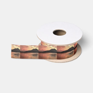 Dramatische zonsondergang in het landschappelijke lint