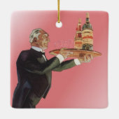 dranken, Butler Serving Wine op lade Keramisch Ornament (Achterkant)