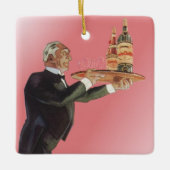 dranken, Butler Serving Wine op lade Keramisch Ornament (Voorkant)