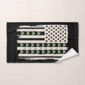 Drapeau américain avec trèfles pour la Saint-Patri (Serviette à main)