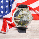 Drapeau américain avec Vintage American Eagle<br><div class="desc">Faites l'expérience d'un mélange créatif de patriotisme, d'élégance et d'attrait vintage avec notre US Flag et American Eagle Vintage Watch. Cette montre au design complexe présente un drapeau américain séduisant et un majestueux emblème d'Aigle, artistiquement incrusté sur le visage de la montre, qui saisit parfaitement l'essence de la fierté patriotique....</div>