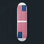 Drapeau américain Skateboard États-Unis d'Amérique<br><div class="desc">USA - Etats-Unis d'Amérique - Drapeau - Patriotique - Fête de l'Indépendance - 4 juillet - Personnalisable - Choisissez / Ajoutez votre texte unique / Couleur / Image - Faites votre cadeau spécial - Redimensionnez et déplacez ou supprimez et ajoutez des éléments / image avec outil de personnalisation. Vous pouvez...</div>