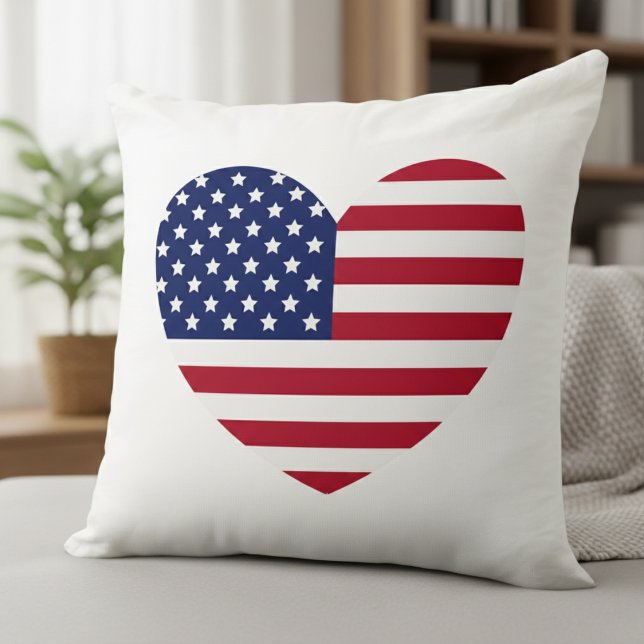 Drapeau cardiaque Coussin USA (Show the love for the red, white, and blue.)