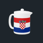 Drapeau Croate<br><div class="desc">Ajoutez une touche de fierté croate à votre collection de thé avec notre théière exclusive avec le drapeau de la Croatie! Réalisée avec soin dans le détail, cette théière est plus qu’un simple élément fonctionnel, c’est une célébration du patrimoine et de la fierté culturelle de la Croatie. Le design dynamique...</div>