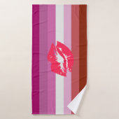 Drapeau de fierté lesbienne au rouge à lèvres (Serviette de bain)