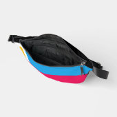 Drapeau de fierté polyamoureuse tricolore de Slipp (Ouvrir)