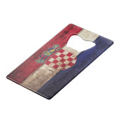 Drapeau de la Croatie sur le vieux grain en bois (Devant Angle)