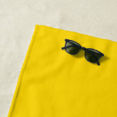 Drapeau de la Fierté intersexe Serviette de plage (En situation)