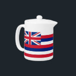 Drapeau de l'État d'Hawaii<br><div class="desc">Profitez de votre thé avec une touche de saveur tropicale en utilisant notre théière avec le drapeau d'Hawaii! Cette charmante théière sert non seulement vos brasseries préférées, mais présente également le design animé du drapeau emblématique d'Hawaii. Fabriqué à partir de matériaux de haute qualité, il allie durabilité et élégance, ce...</div>