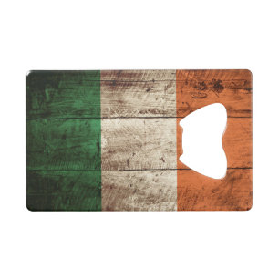 Drapeau de l'Irlande sur le vieux grain en bois