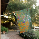 Drapeau De Maison Jardin des fleurs (par Gustav Klimt)<br><div class="desc">Ce dessin présente une peinture de l'artiste autrichien Gustav Klimt (1862-1918). C'est une représentation d'un beau jardin fleuri dans le style typiquement impressionniste de Klimt. Les fleurs ont presque l'air d'être débordantes, et il est impossible de ne pas se sentir soulagé par leur beauté. L'oeuvre originale a été achevée en...</div>