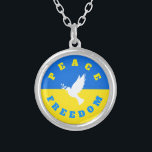 Drapeau du collier Dove de Paix d'Ukraine - Libert<br><div class="desc">Ukraine Colliers Paix - Drapeau ukrainien - Soutien à la liberté - Solidarité - Fort Ensemble - Victoire de la liberté ! Faisons du monde un endroit meilleur - tout le monde ensemble ! Un monde meilleur commence - dépend - a besoin de VOUS aussi! Vous pouvez transférer vers plus...</div>