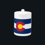 Drapeau du Colorado, État du Centenaire, Coloradas<br><div class="desc">Les couleurs du drapeau du Colorado représentent les caractéristiques de l'environnement de l'État. Le blanc symbolise la neige sur ses montagnes, l'or reconnaît l'ensoleillement abondant du Colorado, le rouge représente le sol rouge du Colorado et le bleu est un symbole de son ciel bleu clair. "cette image est du domaine...</div>