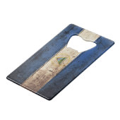 Drapeau du Nicaragua sur le vieux grain en bois (Devant Angle)