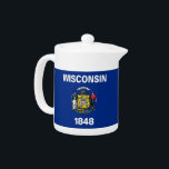 Drapeau du Wisconsin<br><div class="desc">Ajoutez une touche de fierté Wisconsin à votre heure du thé avec notre théière exclusive avec le drapeau du Wisconsin! Conçu avec une attention minutieuse aux détails, cette théière est plus qu’un simple élément de cuisine fonctionnel, c’est une célébration du patrimoine et de la fierté culturelle du Wisconsin. L'élégant design...</div>