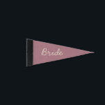 Drapeau Fanion Décor Bachelorette du camp<br><div class="desc">Pour le divertissement, organisez des jeux sur le thème du camping et des défis qui feront que tout le monde reste engagé et excité. De la chasse au trésor aux quizzes inspirés par la nature, ces activités créeront des souvenirs durables et des moments rires. Laissez la nature être votre guide...</div>