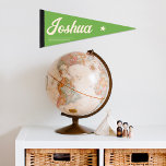 Drapeau Fanion Nom personnalisé vintage Décor mural pour enfants<br><div class="desc">Nom personnalisé vintage Enfants Décoration murale Pennant Drapeau</div>