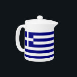 Drapeau grec<br><div class="desc">Ajoutez une touche d'élégance grecque à votre collection de thé avec notre théière exclusive avec le drapeau de la Grèce! Réalisée avec une attention minutieuse aux détails, cette théière est plus qu’un simple élément fonctionnel, c’est une célébration du patrimoine grec et de la fierté culturelle. Le magnifique design affiche en...</div>