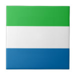 Drapeau Sierra Leone Carreaux en céramique<br><div class="desc">Ce dessin est constitué du drapeau de la Sierra Léone intelligemment remodelé pour s'adapter à la surface du carrelage carré. Un objet décoratif et utile qui ferait un cadeau parfait pour ceux qui aiment se souvenir de la Sierra Leone.</div>