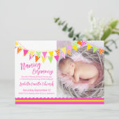 Drapeaux colorés filles nom de bébé invitation (Debout devant)