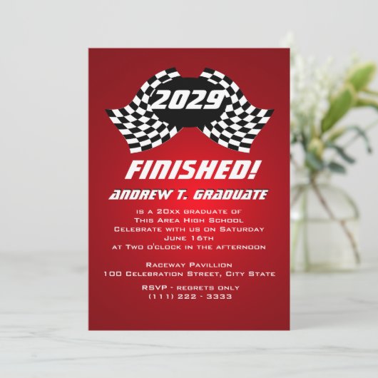 Drapeaux de course terminés Graduation Invitation (Debout devant)