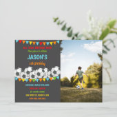 Drapeaux rouges jaunes Invitations de soccer avec  (Debout devant)