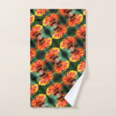 Dreamweaver Zinnia Flower Pattern Bad Handdoek (Handdoek)