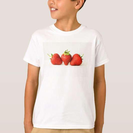 Drie aardbeien op witte BCCNM T-shirt (Voorkant)