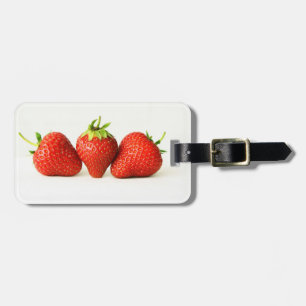 Drie aardbeien op witte cd ltcnm bagagelabel