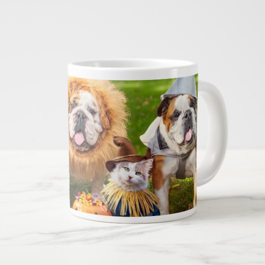 Drie Bulldogs in verkleedpartij Extra Grote Beker (Voorkant rechts)