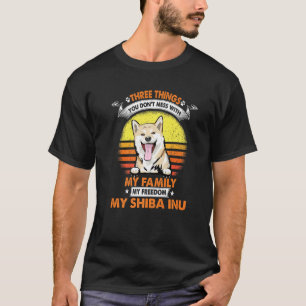 Drie dingen die je niet knoeit met Shiba Inu grapp T-shirt