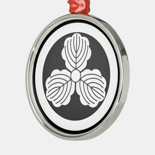 Drie eikenbladeren(1) in de cirkel metalen ornament (Links)