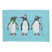 Drie feestelijke kerstpinguïns op lichtblauw kussensloop (Voorkant-Links)